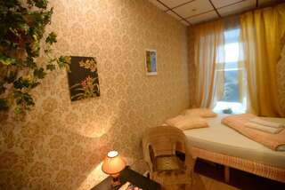 Хостелы Mila Guest House Москва Стандартный двухместный номер с 1 кроватью и общей ванной комнатой-1