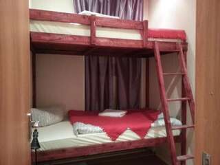 Хостелы Mila Guest House Москва Кровать в общем двухместном номере для мужчин-5